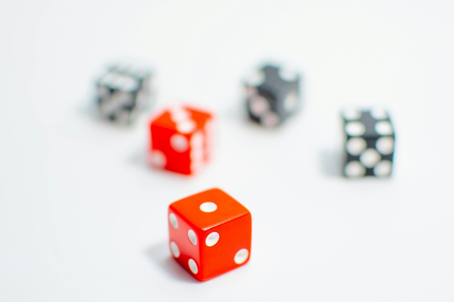 La Revolución de los Casinos en Vivo: Cómo los Crupiers en Vivo Transformaron la Industria del Juego